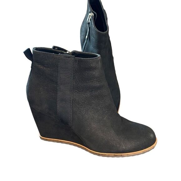 Linea Paolo Black Leather Wedge Ankle Chelsea Bootie 8 - Picture 1 of 8